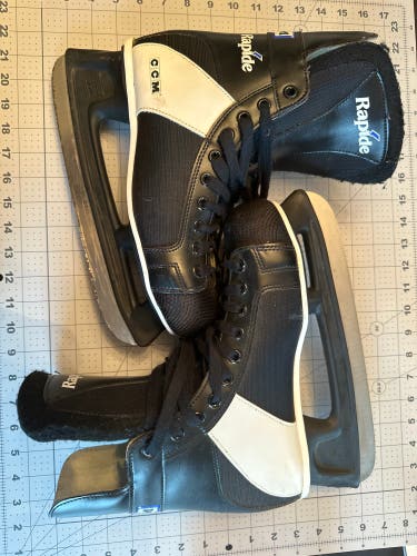 Senior CCM Regular Width Size 9 Rapide Hockey Skates