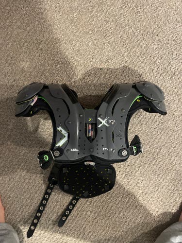 SuperSkill Xtech Shoulderpads with backplate