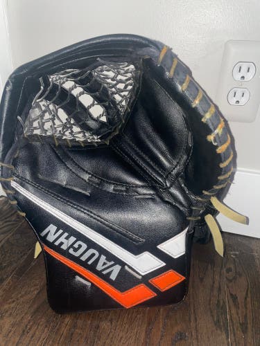 Vaughn Velocity VE8 Goalie Glove
