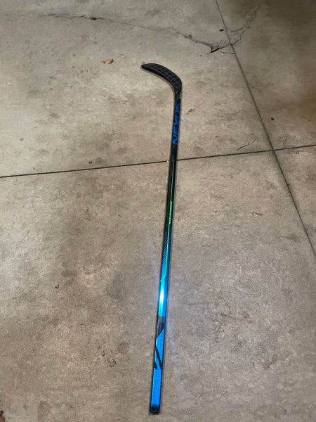 Used Senior Bauer Right Handed Nexus Geo Hockey Stick P28