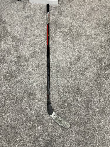 Senior Used Right Handed Bauer Vapor Hyperlite Hockey Stick P28