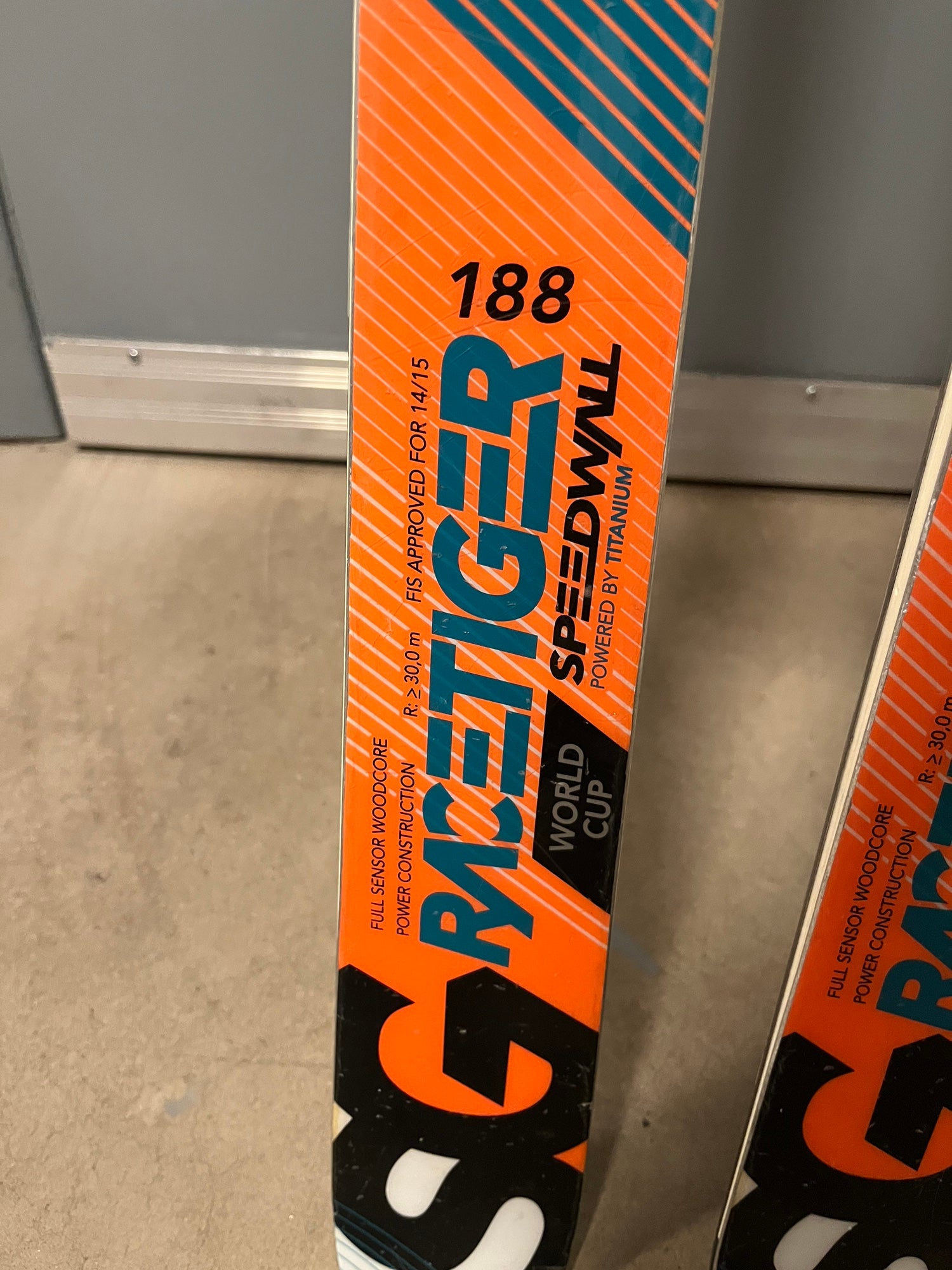 Volkl Racetiger jr super G skis 188 cm 30m | SidelineSwap