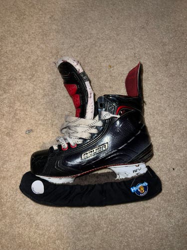Intermediate Bauer Extra Wide Width Size 5 Vapor 1X Hockey Skates