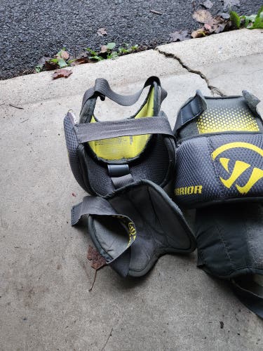 Used Warrior Sr Knee pads