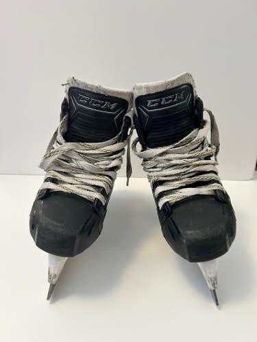 Junior Used CCM Super Tacks 9370 Hockey GOALIE Skates Regular Width Size 4.5