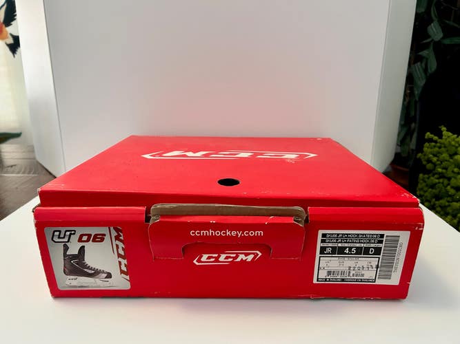 Junior New CCM U+ 06 Hockey Skates Regular Width Size 4.5