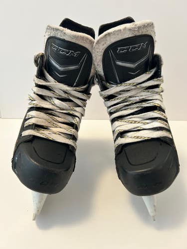 Junior Used CCM Tacks 9050 Hockey Skates Regular Width Size 2