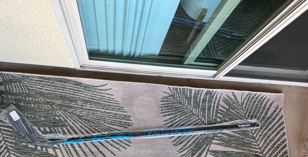 BRAND NEW Senior Right Handed P92 Nexus E5 Pro Hockey Stick