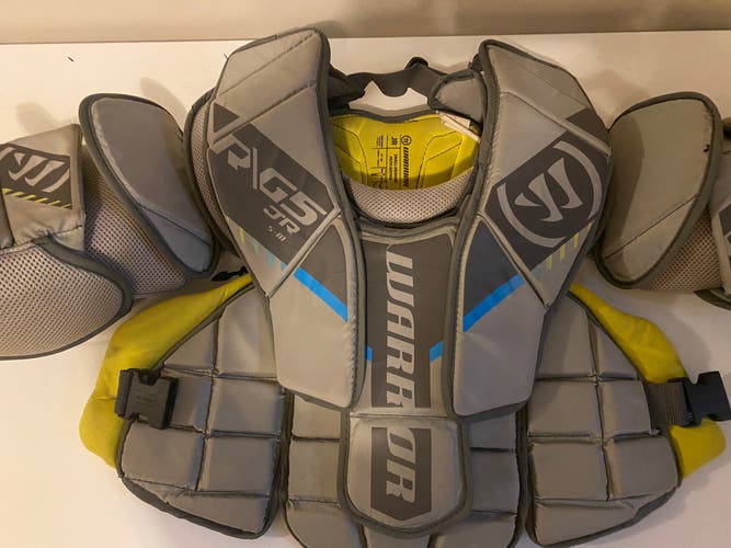 Used S/M Warrior  Ritual G5 Junior Goalie Chest Protector