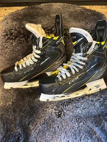 Senior Used CCM Tacks 5092 Hockey Skates Extra Wide Width Size 8.5
