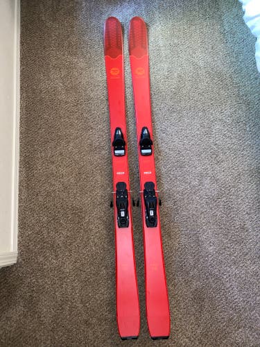 Gently used 2019 Rossignol Seek 7 HD Skis with bindings!
