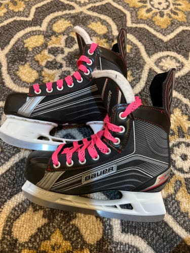 Used Bauer Regular Width Size 5 Vapor X200 Hockey Skates