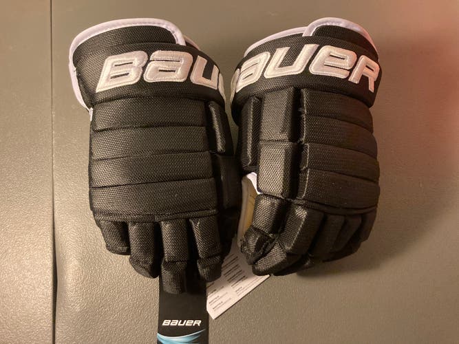 New Bauer 4 Roll Gloves 13"