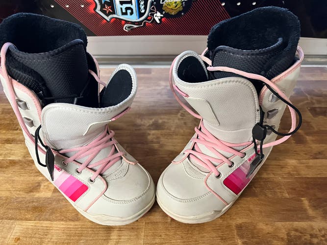 Women’s Size 6 |  All Mountain Snowboard Boots