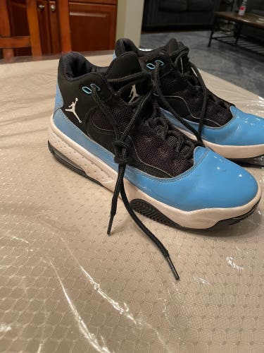 Nike Y Size 6 Air Jordans Basketball Shoes