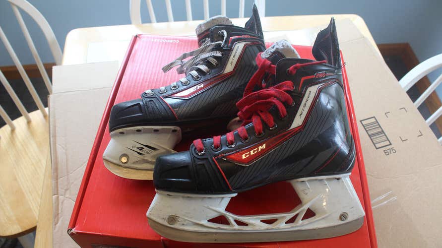 CCM JetSpeed 280 Hockey Skates Regular Width Size 5.5