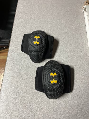 New Medium Under Armour Arm Pads