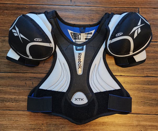 Like New - Reebok xtk Hockey Shoulder Pads Junior Medium - Free Practice Jersey