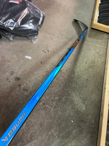 New Senior Right Handed P92M 87 Flex Pro Stock Nexus Sync Hockey Stick