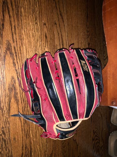 Used Right Hand Throw Wilson Outfield A2K MB50 Baseball Glove 12.5"