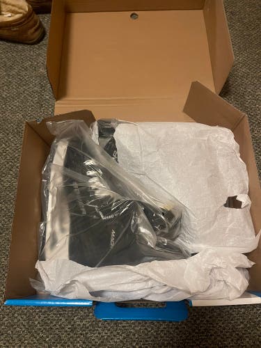 New Bauer Size 8 Supreme Mach Hockey Skates