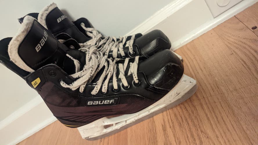 Senior Used Bauer Supreme 140 Hockey Skates Regular Width Size 10