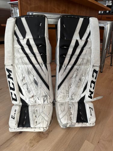 Used 26" + 1” CCM Extreme Flex E4.5 Goalie Leg Pads