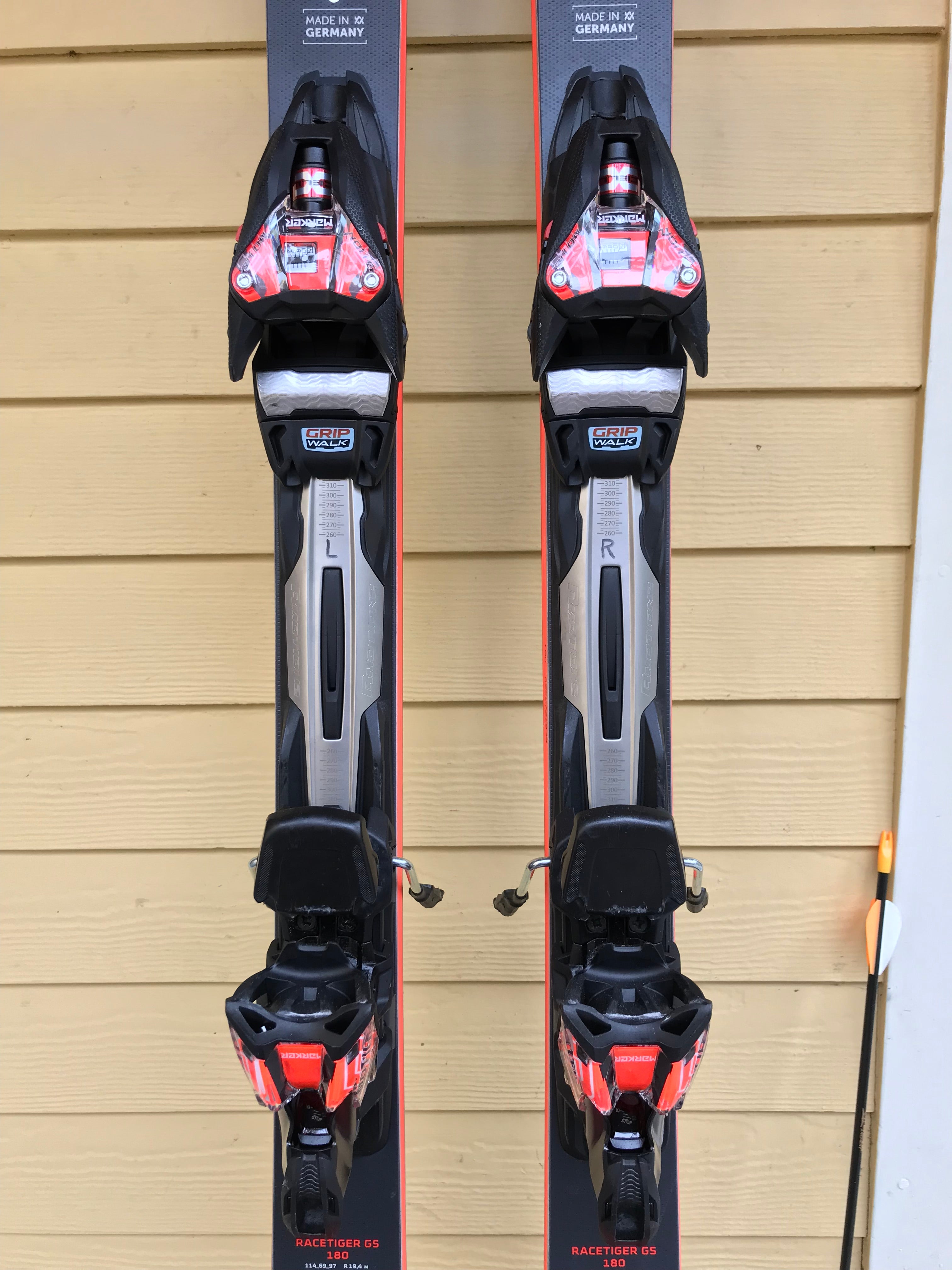 Lightly Used '21-'22 Volkl Racetiger GS Skis With Bindings Max Din