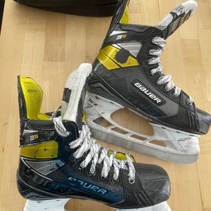 Used Bauer Regular Width  Size 4 Supreme 3S Hockey Skates