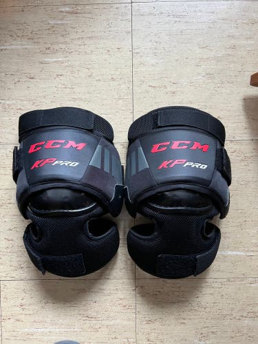 CCM Senior KP Pro V2 Goalie Knee Pads