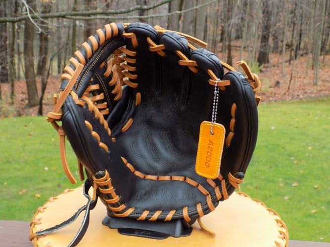 Used Wilson Right Hand Throw Infield A2000 Baseball Glove 11.25"