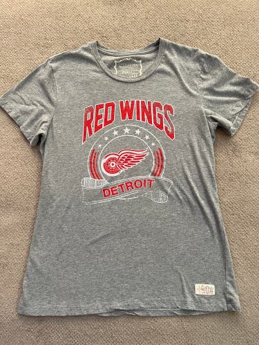 Detroit Red Wings Women’s Distressed T-shirt
