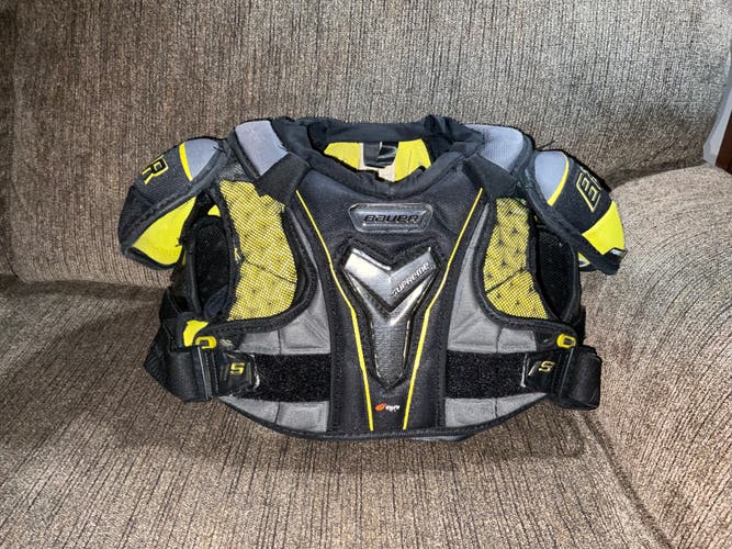 Junior Used Medium Bauer Supreme 1S Shoulder Pads