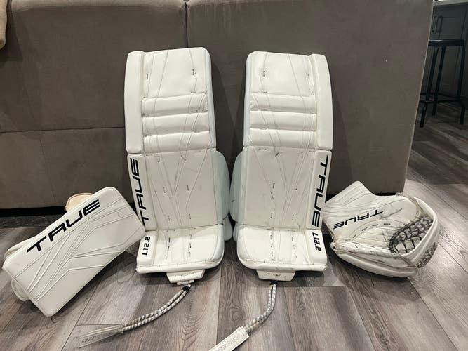 32" + 2 Regular  L12.2 Goalie Full Set