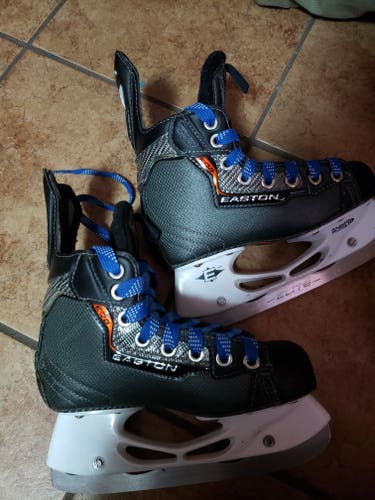 Used Junior Easton Hockey Skates Extra Wide Width Size 1.5
