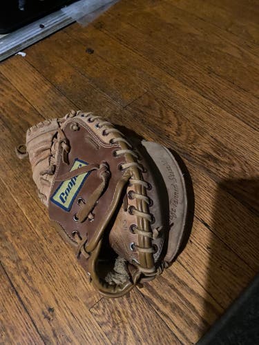 Used Right Hand Throw  Catcher's Glove