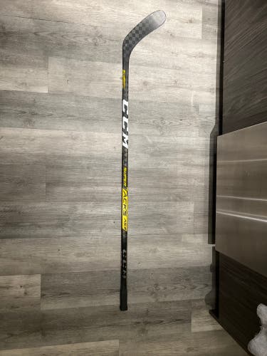 Senior Right Handed Pro Stock Super Tacks AS2 Pro Hockey Stick