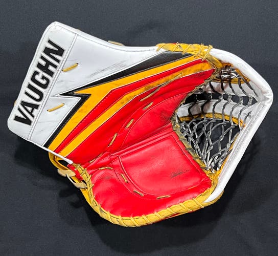 Pro Stock Vaughn Velocity V9 hockey goalie glove