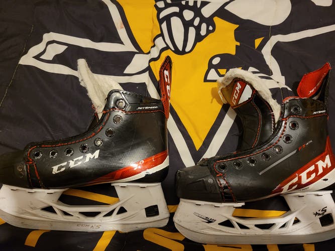 Junior Used CCM JetSpeed FT475 Hockey Skates Regular Width Size 1.5