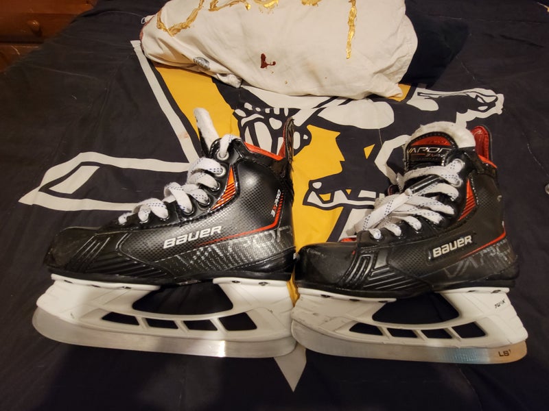 Youth Used Bauer Vapor 3X Pro Hockey Skates Regular Width Size 13.5