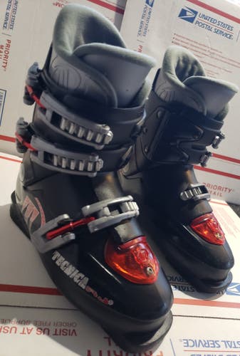 Kid's 20.5 SKI BOOTS Tecnica RJ - BEGINNERS BOYS YOUTH SIZE 2-2.5/253MM *PRE-OWNED* WASHED-CLEAN