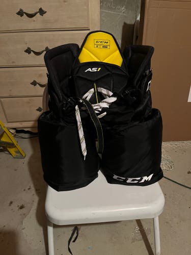 Senior Medium CCM  Super Tacks AS1 Hockey Pants