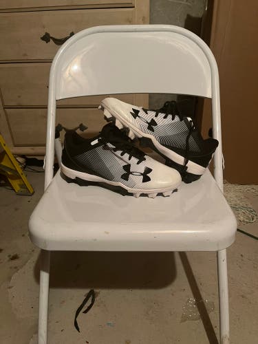 White Men's Molded Cleats Low Top
