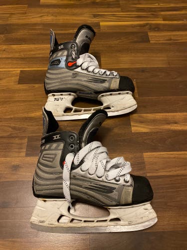 Used Bauer Vapor XX skates Size 9D