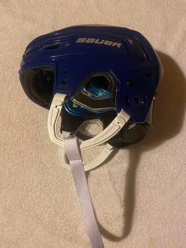 Used Small Bauer Re-Akt 150 Helmet