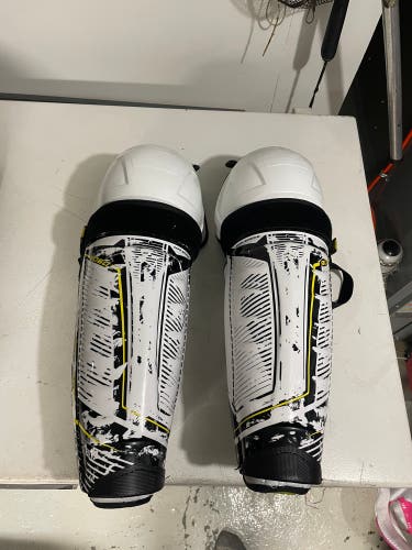 CCM  Tacks 9060 Shin Pads