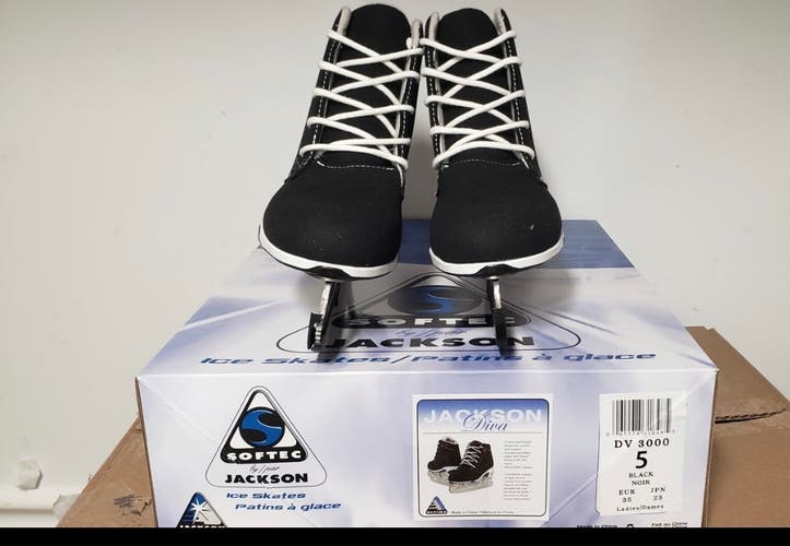 New In Box - Jackson DIVA DV3000 Stylish Womens SKate - Size 5 -