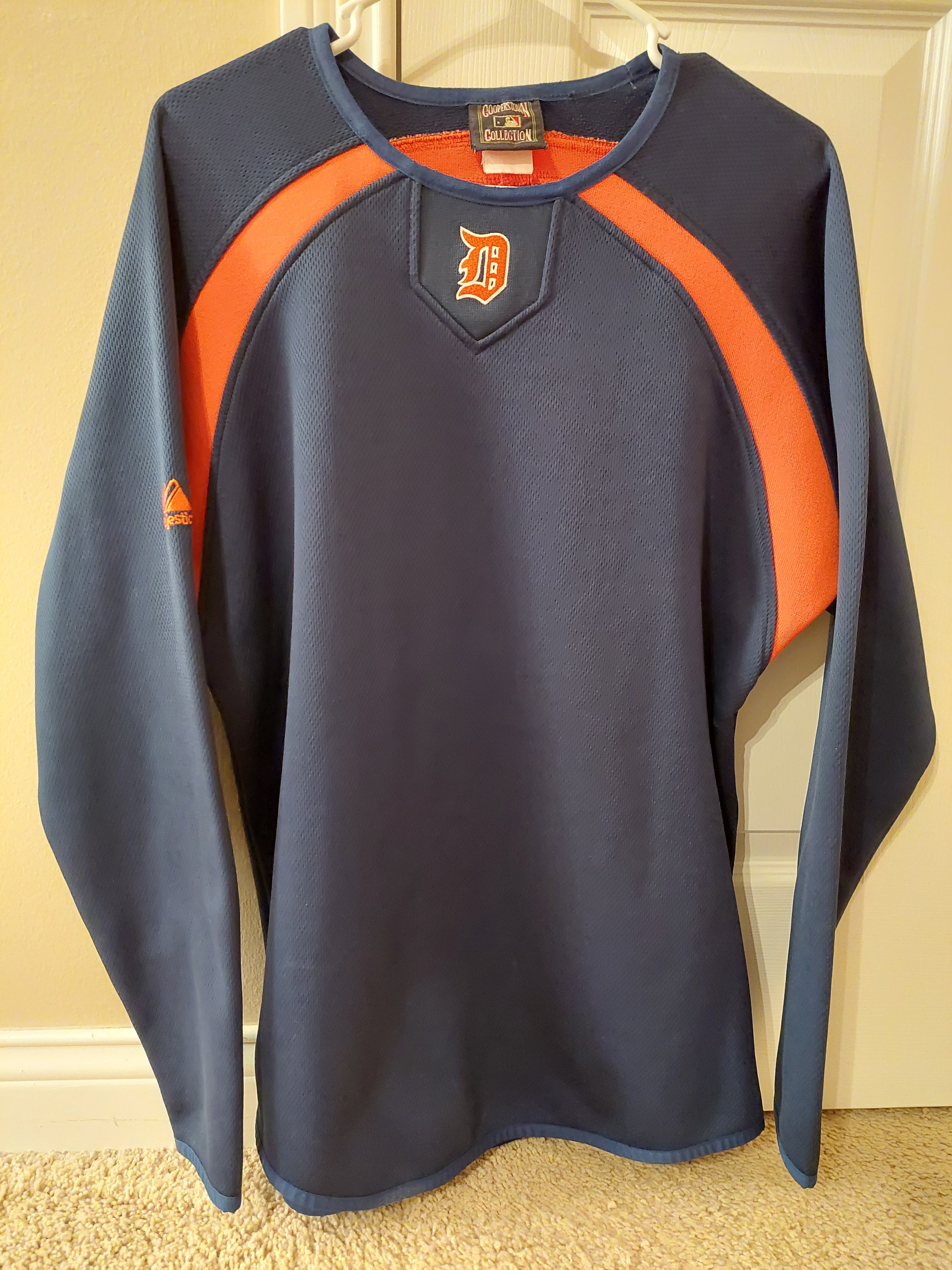 Texas Rangers MLB BASEBALL TEAM ISSUED Majestic ThermaBase Sz Medium  Sweatshirt!