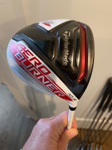 Mens Right Handed Regular Flex 10.5 Loft AeroBurner Driver