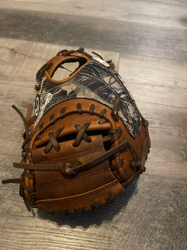 Limited Edition Custom Heart or Hide 34’ Catchers glove.